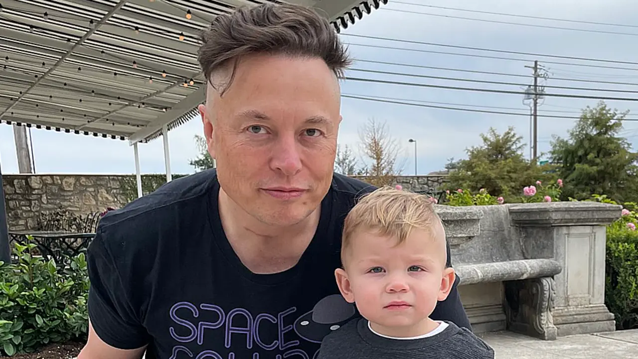 X Æ A-Xii - quý tử của tỷ phú Elon Musk và ca sĩ Grimes