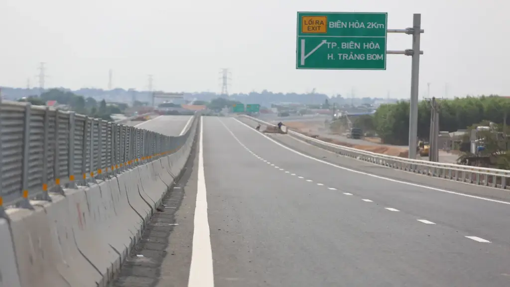 Xe từ cao tốc TPHCM - Long Thành đi Biên Hòa - Vũng Tàu phải vòng 18km
