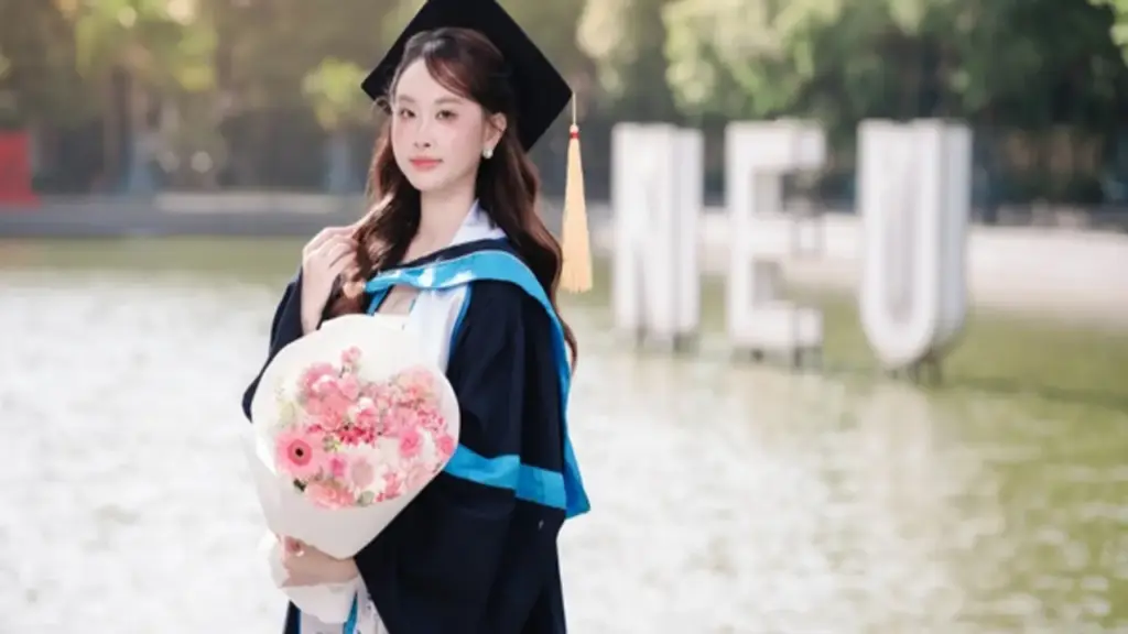 Xinh đẹp và giỏi giang, nữ sinh tốt nghiệp trước hạn với GPA tuyệt đối