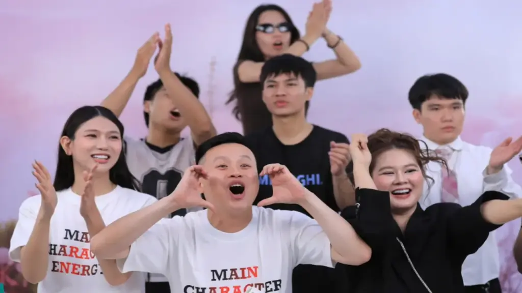 10.000 người xem mega livestream lúc nửa đêm, kéo dài phiên live sang ngày mới