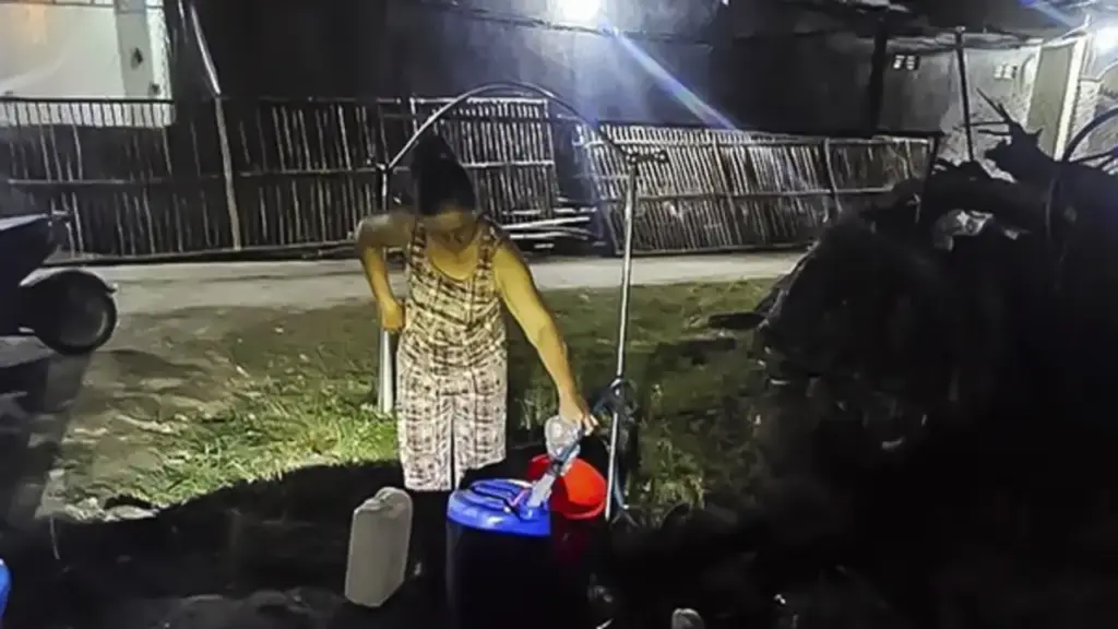 1.400 hộ dân thiếu nước sạch ở Bình Sơn: Nửa đêm thức trắng canh từng giọt nước