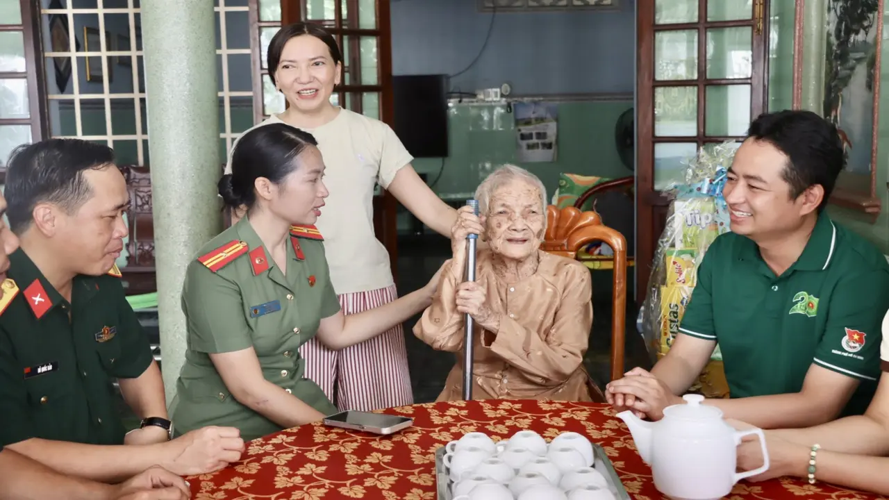 '20 năm Hành quân xanh' lan tỏa dấu chân tình nguyện, vì nhân dân phục vụ
