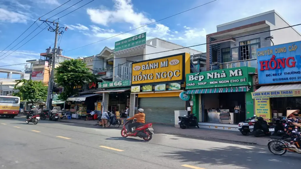 22 người nghi ngộ độc sau khi ăn bánh mì
