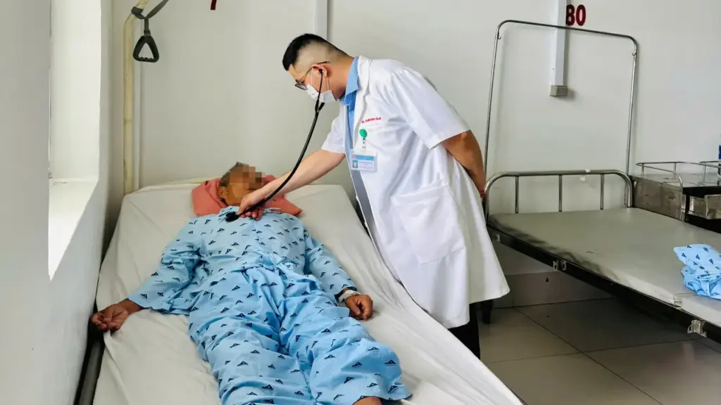 3 người nhập viện sau khi ăn nấm hái sau nhà ở Tây Ninh