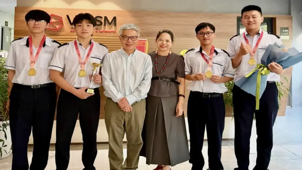 4 học sinh Trường chuyên Lương Văn Chánh vô địch kỳ thi Mô hình hóa toán học Việt Nam