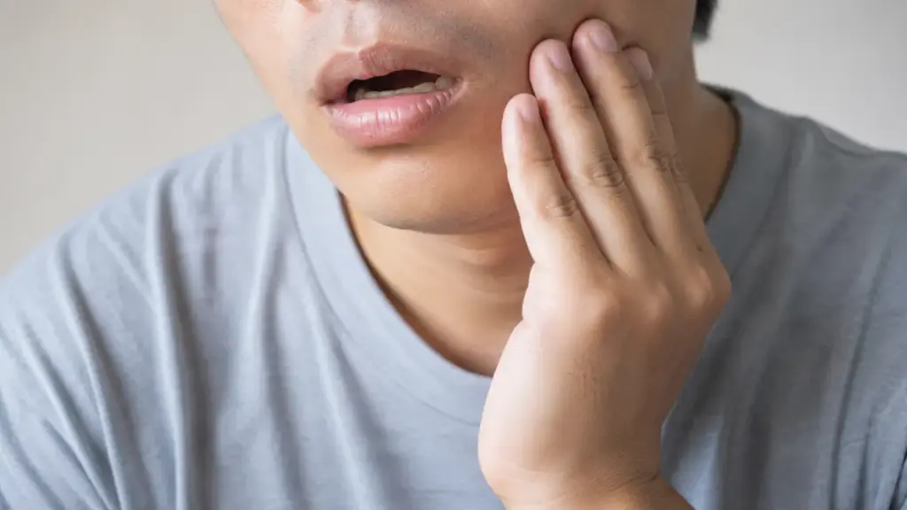 5 biểu hiện trên khuôn mặt cảnh báo đột quỵ