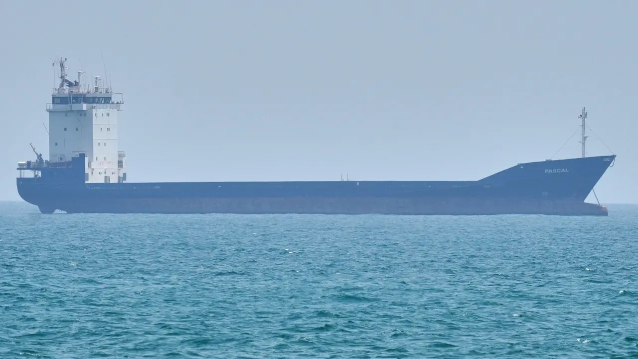 'Ác mộng hậu cần' khi eo biển Hormuz mở lại