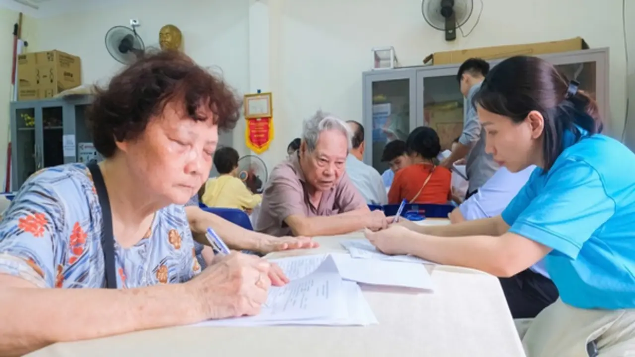 Ai phải làm lại giấy ủy quyền nhận lương hưu trước tháng 7?