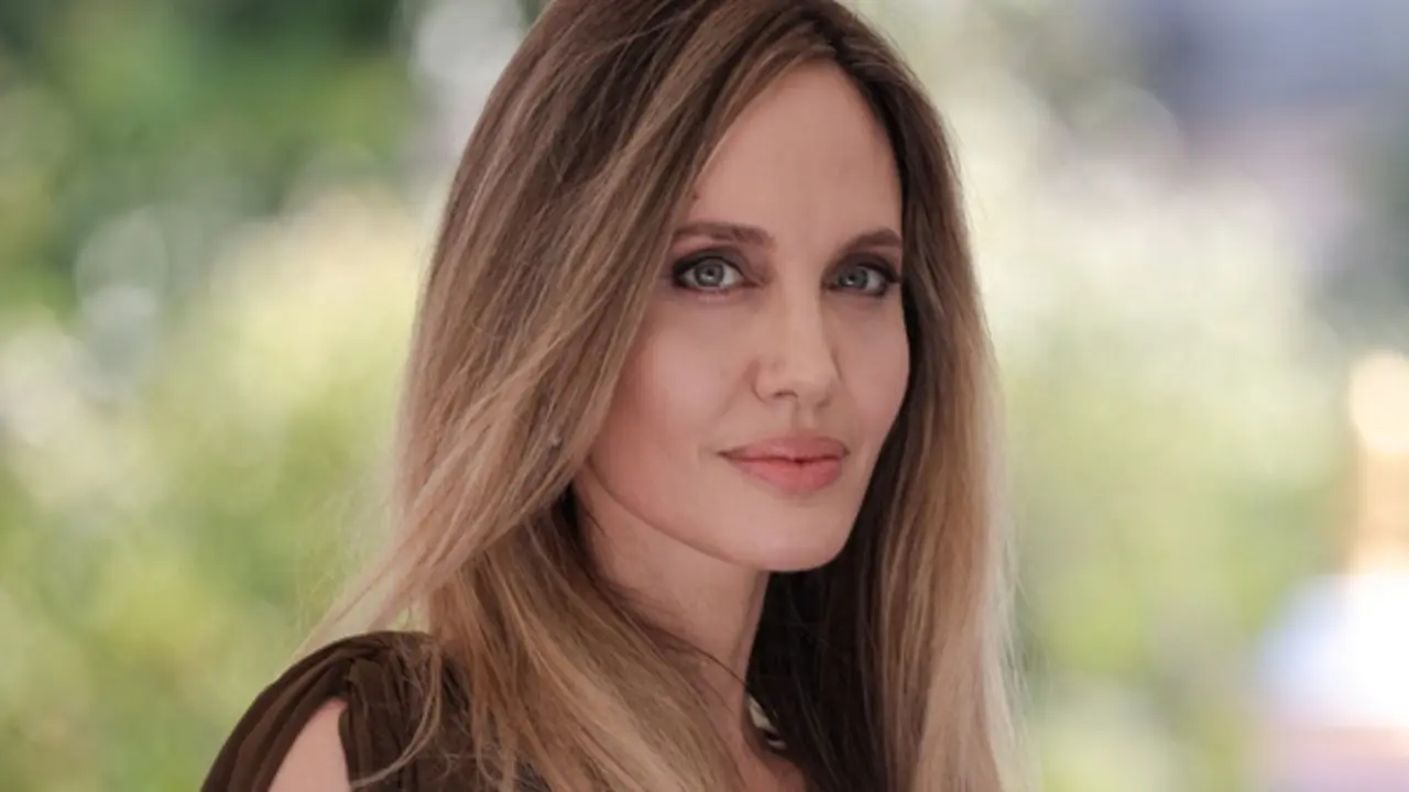 Angelina Jolie thừa nhận không hẹn hò ai suốt 10 năm sau chia tay Brad Pitt