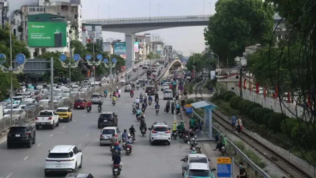 Áp niên hạn tối đa 20 năm với xe hợp đồng dưới 8 chỗ