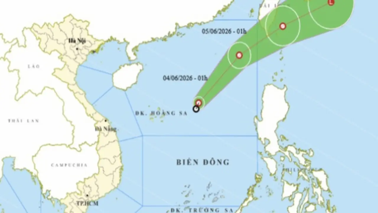Áp thấp nhiệt đới hình thành trên Biển Đông, Bắc và Nam bộ mưa lớn