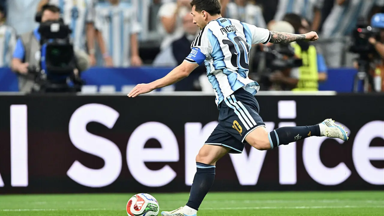 Argentina 0-0 Áo (H1): Messi sút hỏng phạt đền