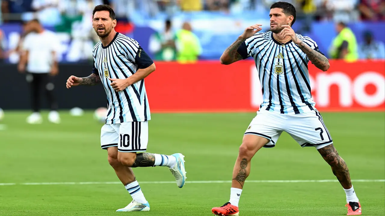 Argentina - Algeria: Messi phá kỷ lục