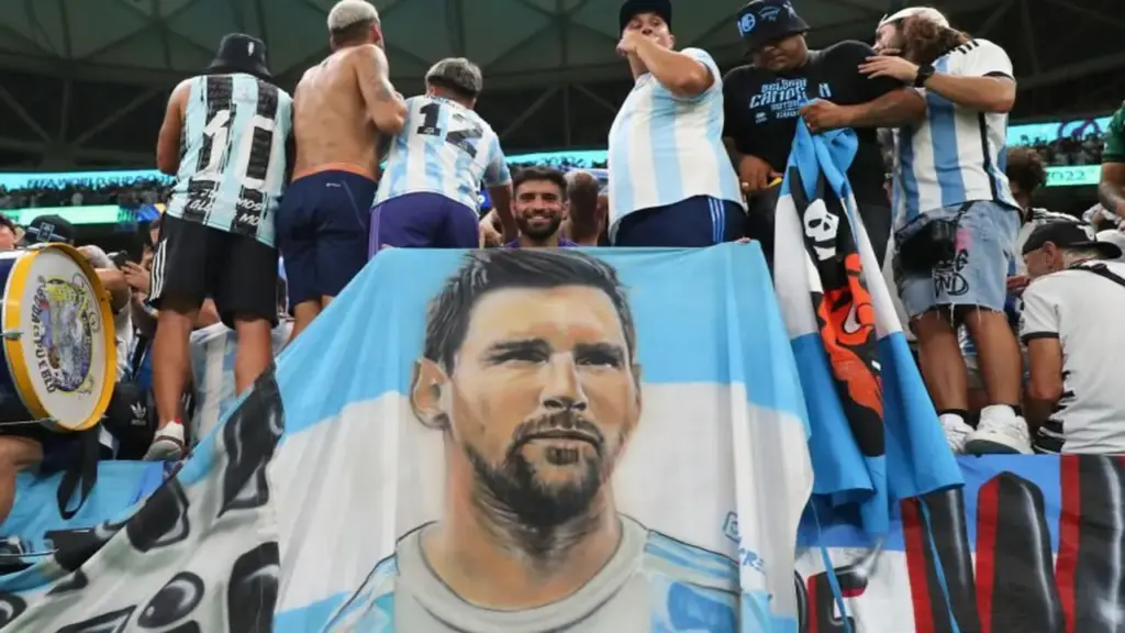 Argentina chuyển cho Mỹ tên 13.000 ông bố nợ cấp dưỡng nuôi con: Cấm xem World Cup!