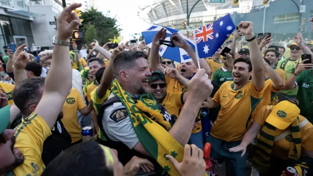 Australia - Thổ Nhĩ Kỳ: Sắc đỏ vàng khuấy động Vancouver