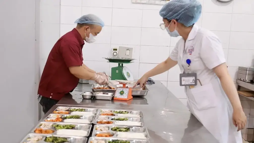 Bác sĩ cảnh báo bệnh nhân ung thư suy kiệt vì tâm lý 'ăn sợ nuôi khối u'