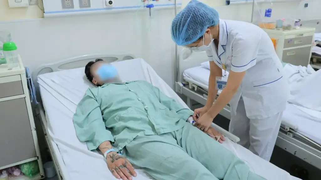 Bác sĩ cứu quả thận đứt rời của người đàn ông