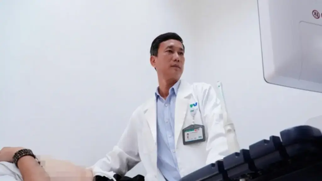 Bác sĩ FV dùng robot cắt trọn u thận 5 cm cho bệnh nhân người Úc