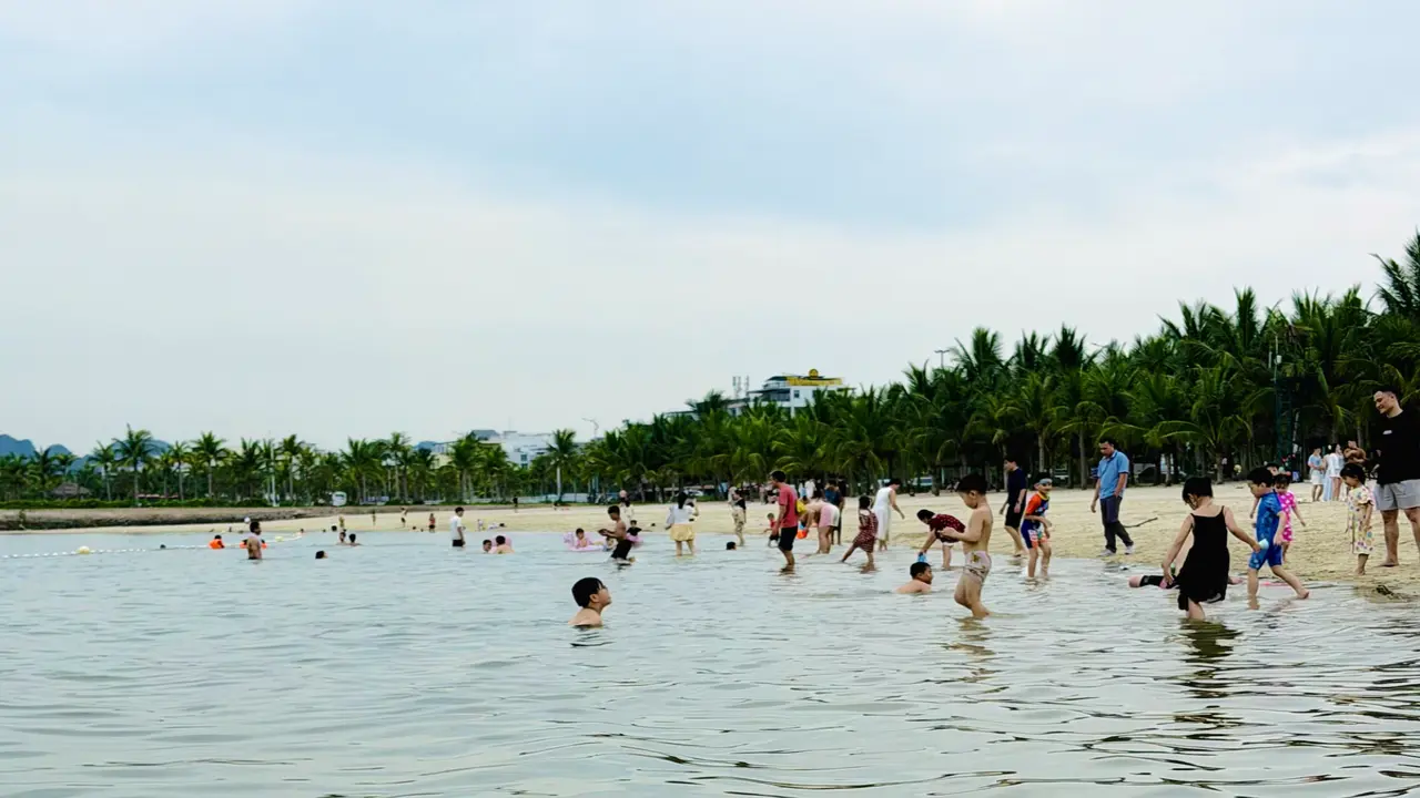 Bác sĩ hướng dẫn cách sơ cứu trẻ đuối nước