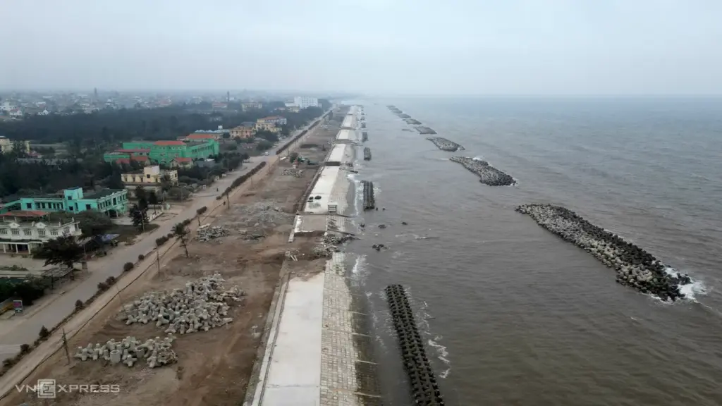 Bãi biển Quất Lâm hoang vắng
