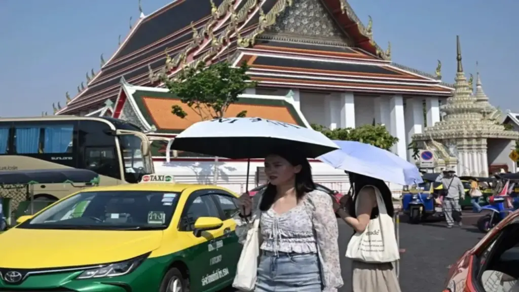 Bangkok nóng 51,9 độ C, Thái Lan cảnh báo 'nguy hiểm'