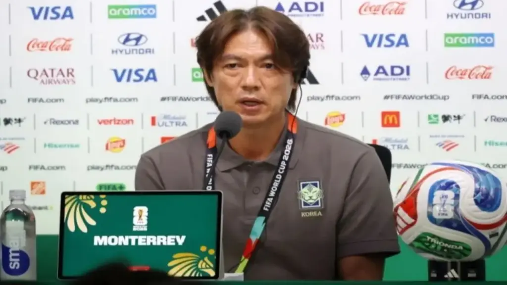 Báo châu Á: “HLV Hong Myung Bo phải xin lỗi người hâm mộ Hàn Quốc”
