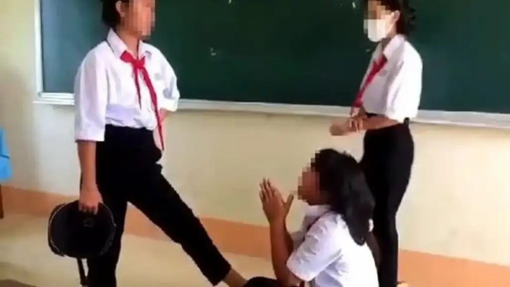 Bạo lực học đường 'phi truyền thống'