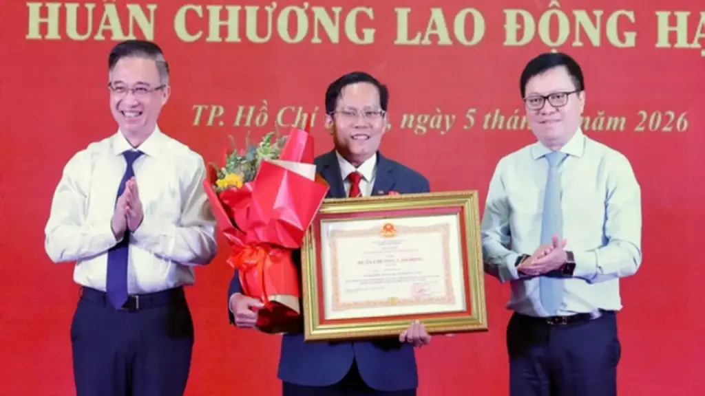 Báo Người Lao Động kỷ niệm 7 năm chương trình Tự hào cờ Tổ quốc