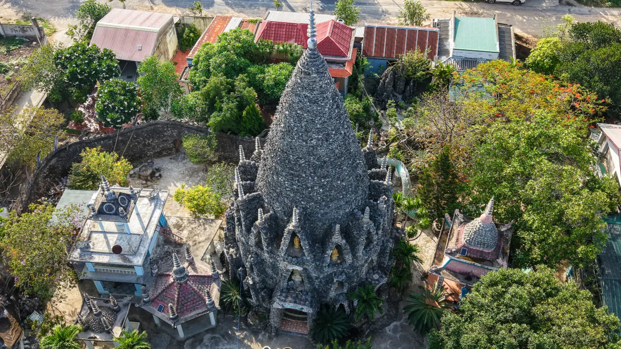 Bảo tháp làm từ hàng triệu vỏ ốc, san hô ở Khánh Hòa