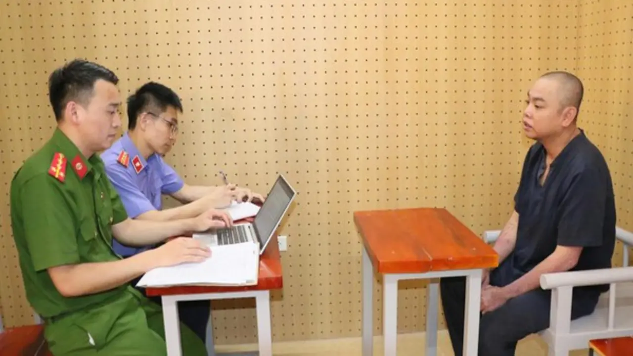 Bắt 2 đối tượng quay lén quá trình làm việc của CSGT để tống tiền
