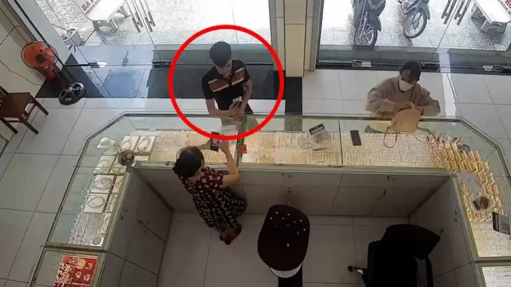 Bắt đối tượng dùng ứng dụng tạo thông báo chuyển tiền giả để lừa đảo
