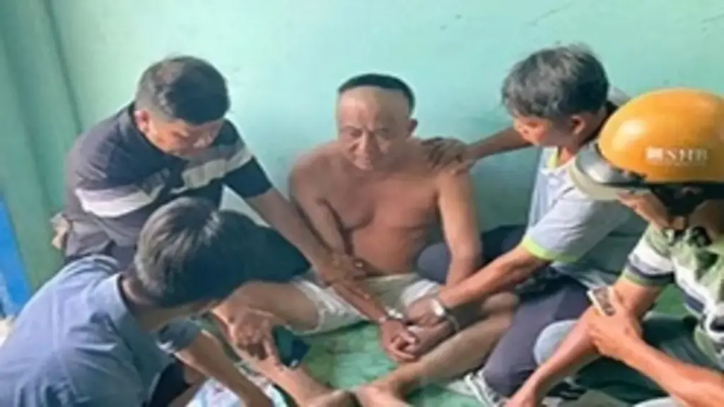 Bắt khẩn cấp kẻ đánh ông lão bán vé số ở Tây Ninh