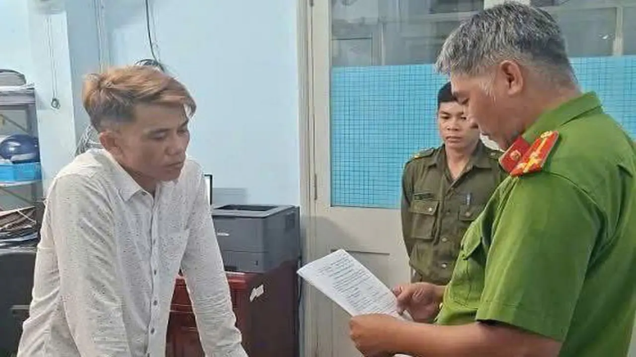 Bắt người dọa chém, khống chế thẩm phán và thư ký tòa đi thẩm định tài sản