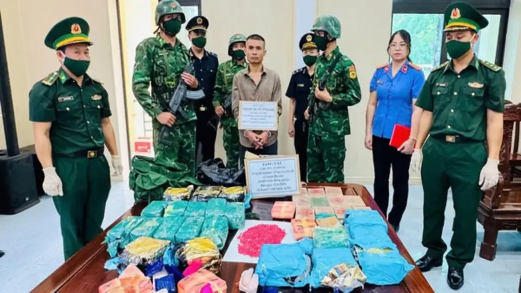 Bắt vụ vận chuyển 27 kg ma túy