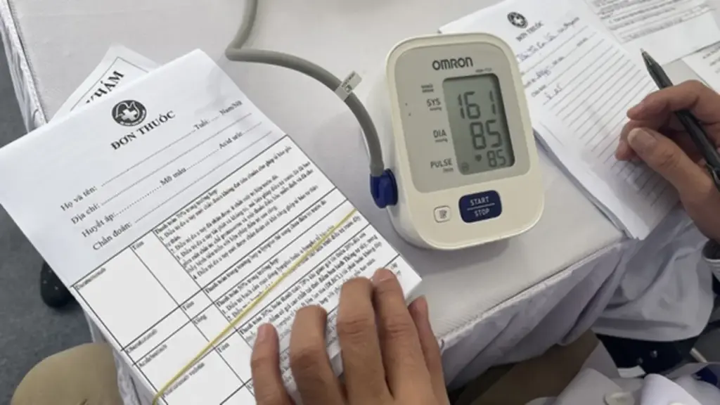 'Bẫy nghèo' chi phí y tế: Những giải pháp giảm chi từ tiền túi người dân