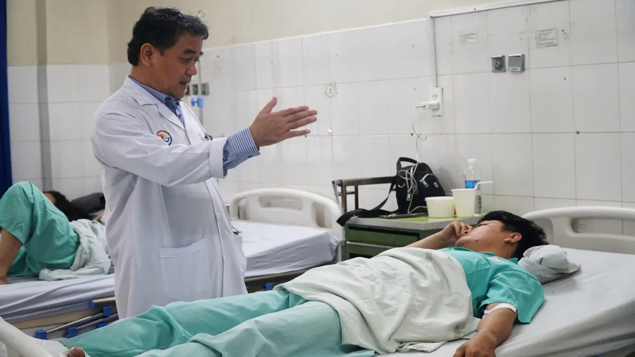 Bệnh viện Đại học Y Hà Nội giúp Khánh Hòa đào tạo nhân lực y tế chất lượng cao