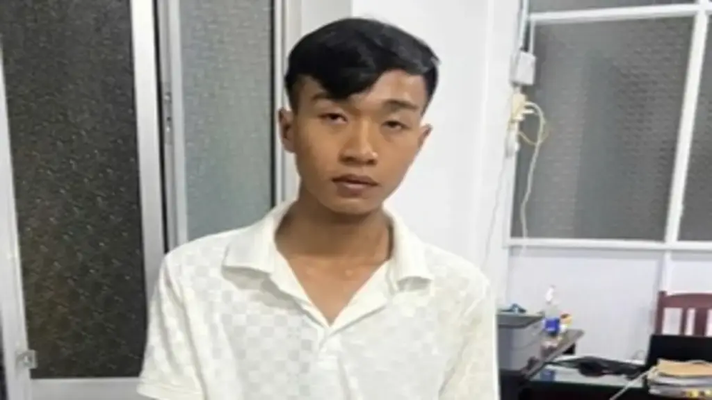 Bị nói xấu, thanh niên mang dao đi tìm đối thủ