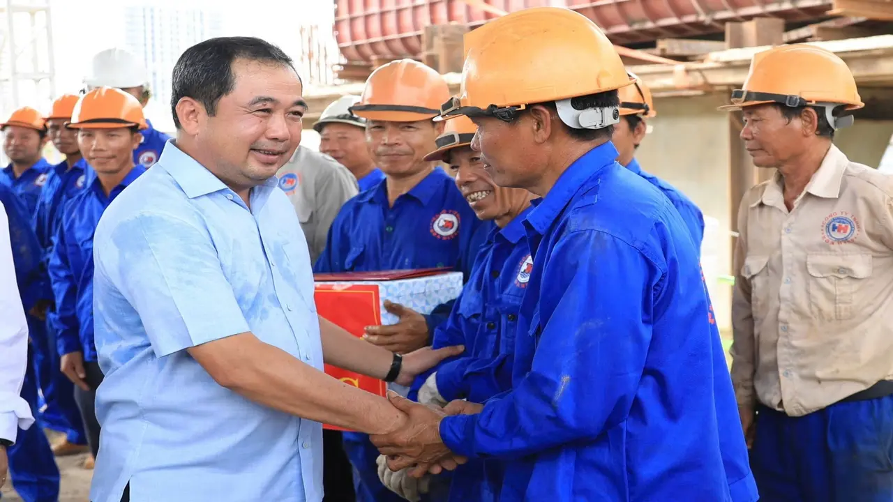 Bí thư Hà Nội chốt hoàn thành mở rộng 21,7km quốc lộ 6 ngay quý I/2027