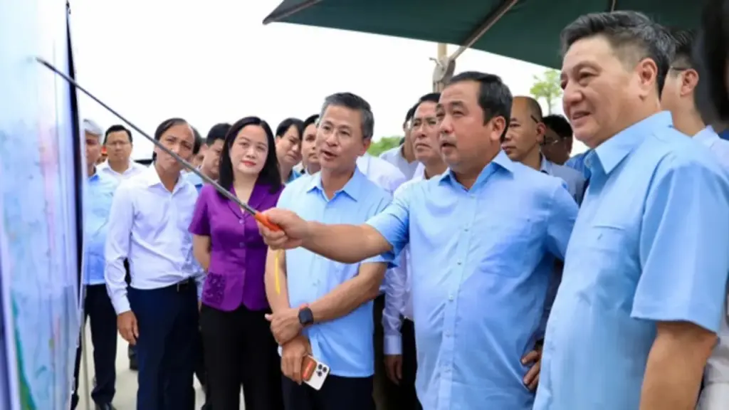Bí thư Hà Nội kiểm tra tiến độ thi công 3 dự án giao thông trọng điểm