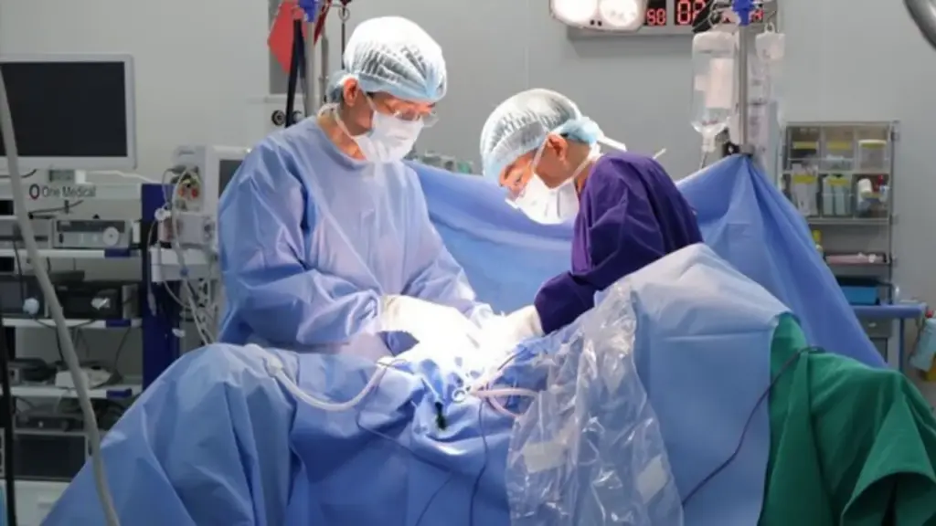 Bị ung thư xâm lấn bàng quang, người đàn ông 61 tuổi thoát cửa tử nhờ chiến lược điều trị khác thường