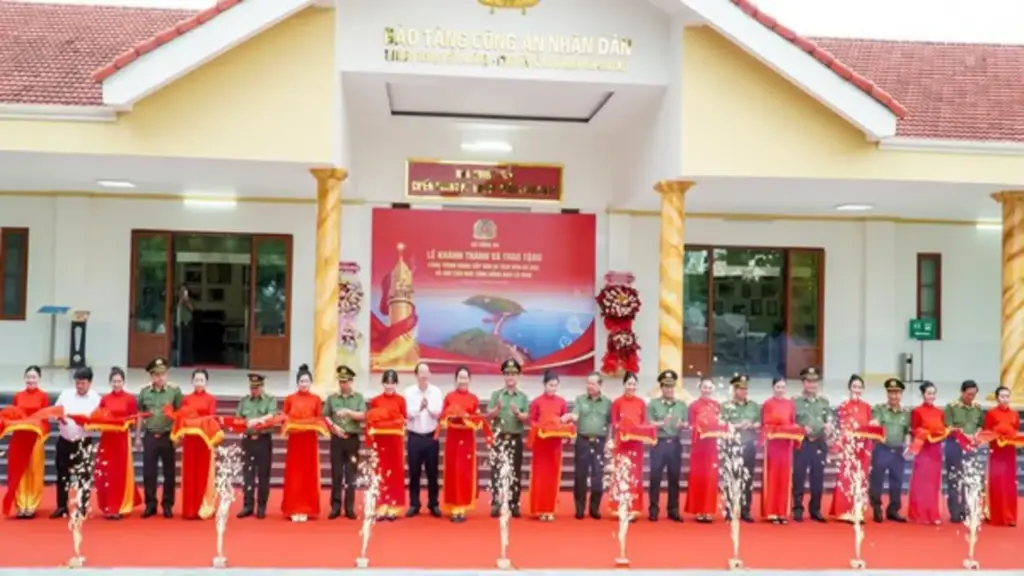Bộ Công an khánh thành công trình nâng cấp Di tích Hòn Đá Bạc, bàn giao 500 căn nhà tại Cà Mau