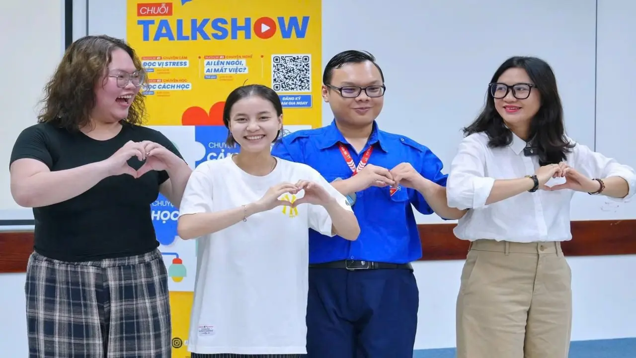 Bỏ công việc ổn định để giúp người trẻ tìm lại kết nối với bản thân