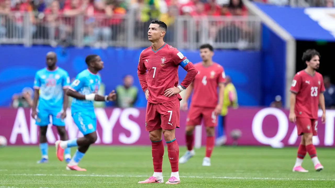 Bồ Đào Nha 1-1 Congo (H2): Ronaldo tranh sút với Fernandes