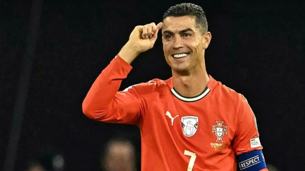 Bồ Đào Nha mạnh hơn nếu Ronaldo chấp nhận lùi lại