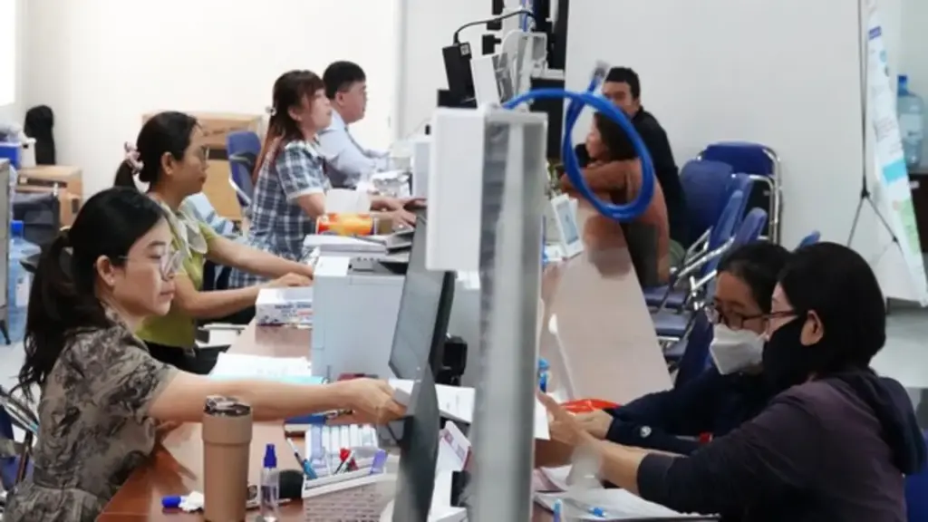 Bổ sung biên chế gắn với nhiệm vụ mới, nhất là cấp xã
