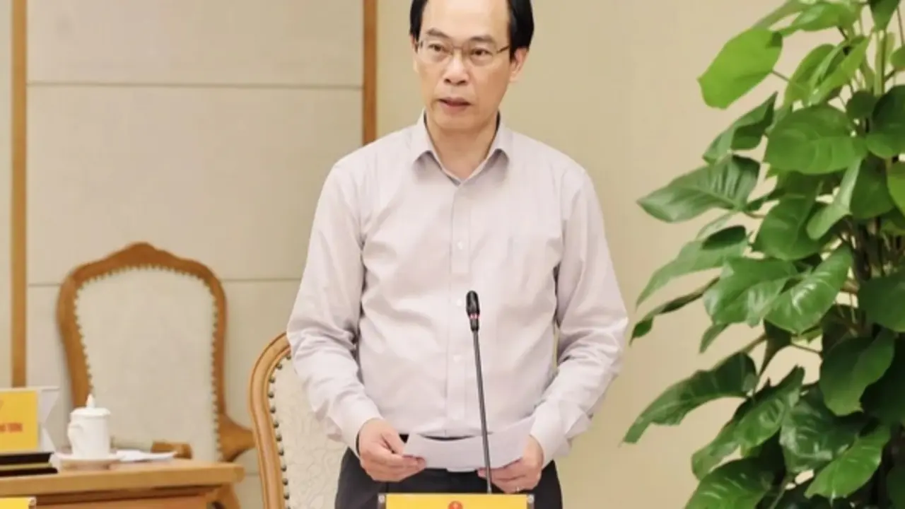 Bộ trưởng GD-ĐT: Các khoản thu ngoài học phí phải 'thực sự tự nguyện'