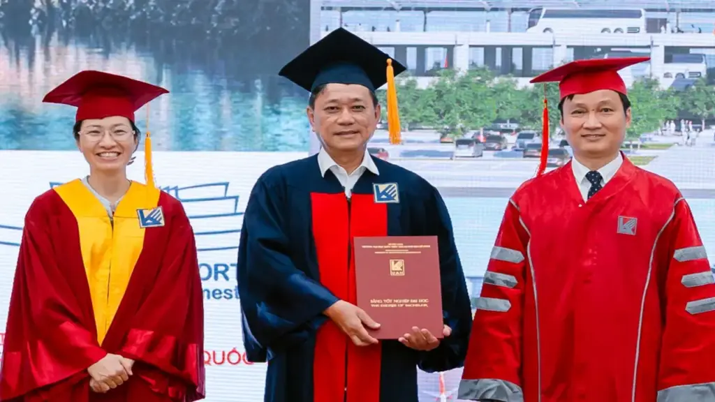 Bỏ việc để đi học lại, kỹ sư 58 tuổi tốt nghiệp ngành kiến trúc