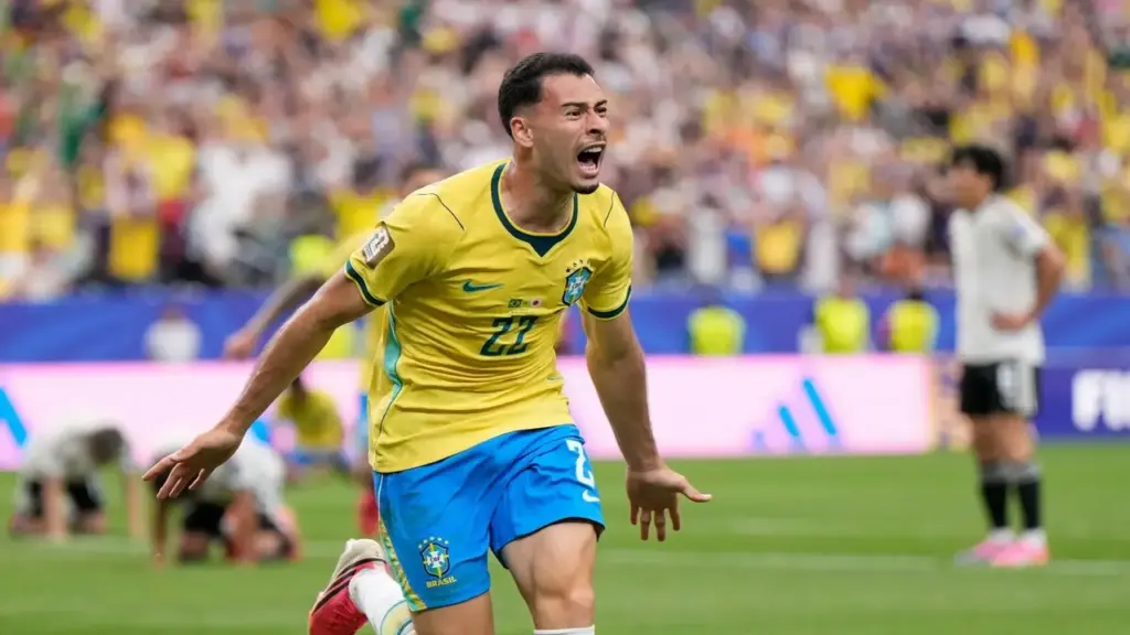 Brazil thắng ngược Nhật Bản ở phút bù World Cup