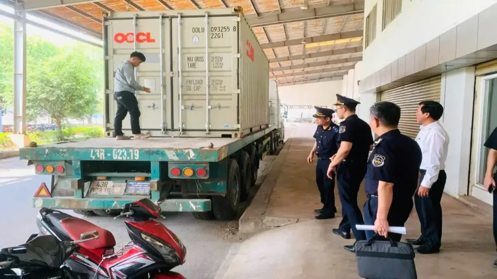 Buộc tiêu hủy 325.000 bao thuốc lá giả nhãn hiệu ESSE Change