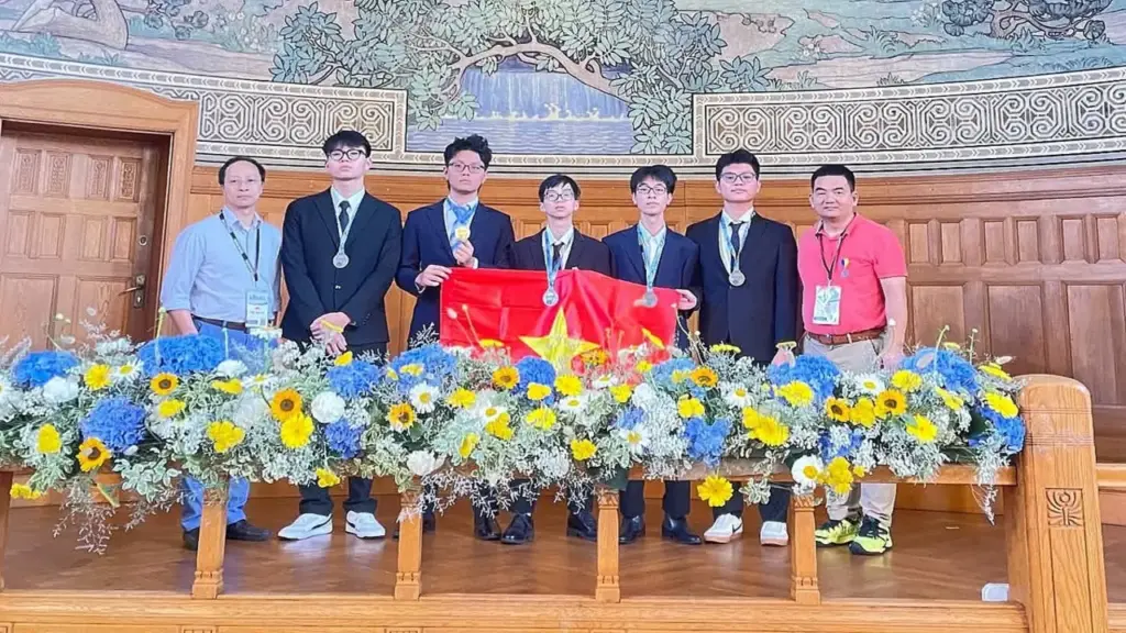 Cả 5 học sinh Việt giành huy chương Olympic Vật lý châu Âu